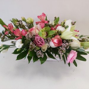 סידור אביבי ורוד לשולחן