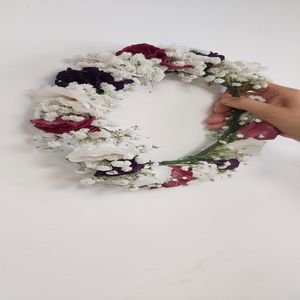 זר גיבסנית לראש בשילוב פרחים